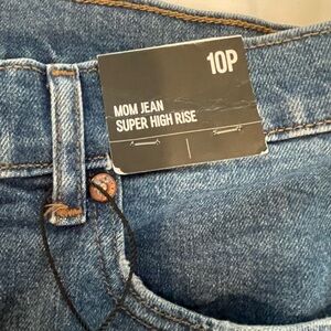 NWT Express Super High Rise Mom Jean Size 10 Petite